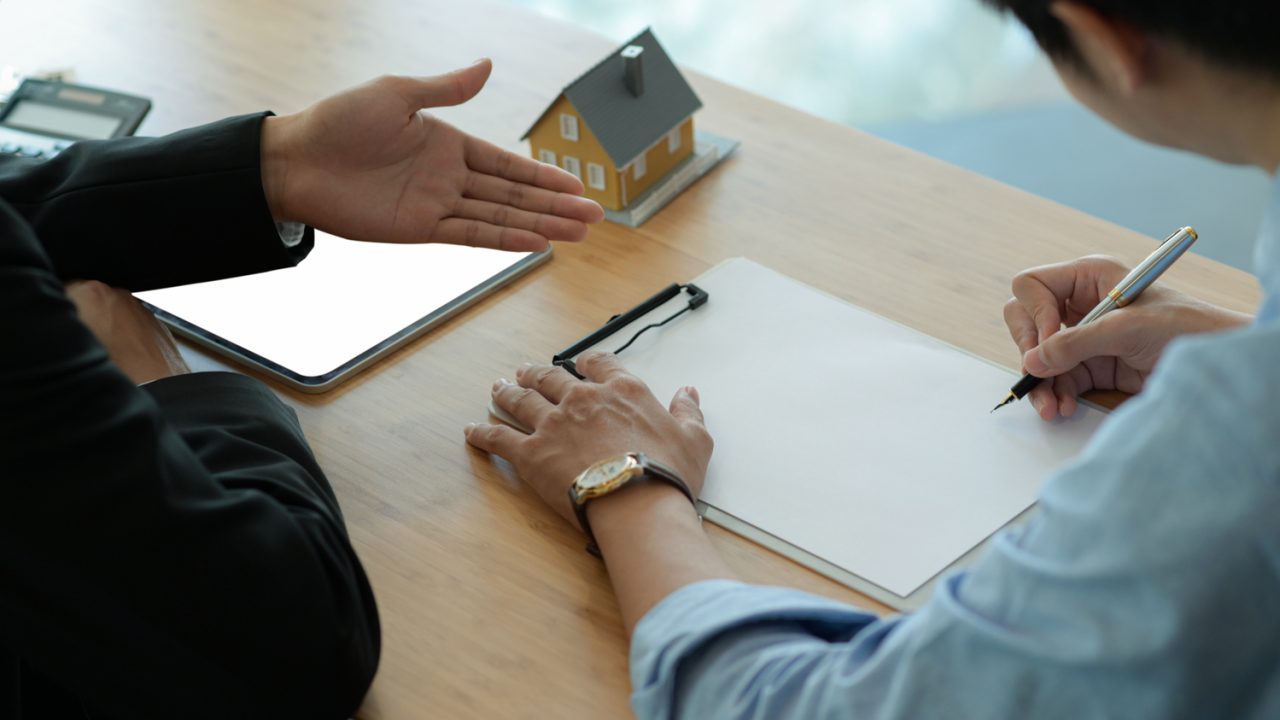 découvrez pourquoi l'assurance habitation ne doit pas être ignorée. protégez votre domicile et vos biens avec une couverture adaptée. ne laissez pas l'imprévu vous surprendre, informez-vous sur les garanties essentielles et les avantages d'une bonne assurance.