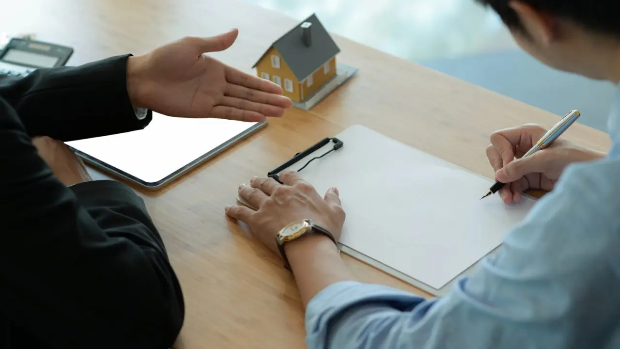 découvrez pourquoi l'assurance habitation ne doit pas être ignorée. protégez votre domicile et vos biens avec une couverture adaptée. ne laissez pas l'imprévu vous surprendre, informez-vous sur les garanties essentielles et les avantages d'une bonne assurance.