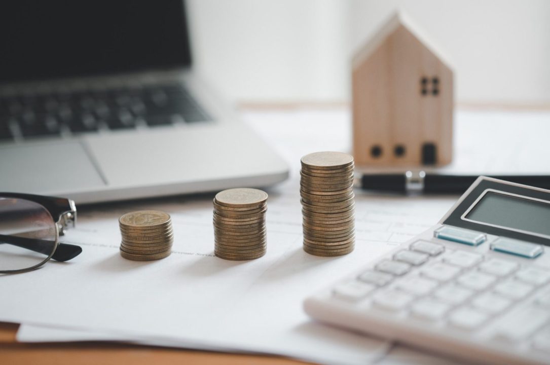 découvrez les raisons de la hausse des prix de l'assurance habitation et comment cela impacte votre budget. informez-vous sur les conseils pour ajuster votre contrat et optimiser vos dépenses tout en protégeant votre domicile.