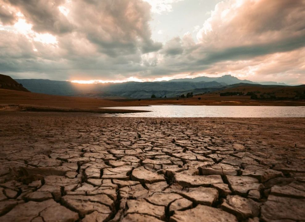 découvrez comment l'impact du changement climatique influence le secteur de l'assurance, les nouveaux défis auxquels les assureurs font face et les solutions innovantes mises en place pour protéger les biens et les personnes dans un monde en mutation. informez-vous sur les stratégies pour anticiper et atténuer les risques climatiques.
