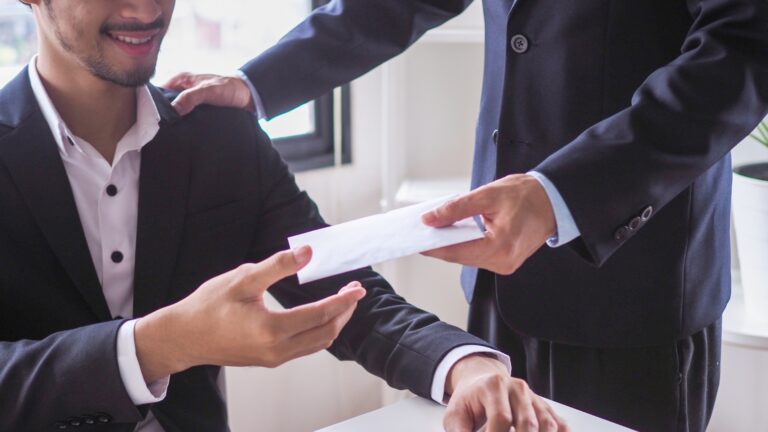 découvrez comment l'assurance habitation protège votre bien immobilier et l'importance du compte séquestre dans les transactions immobilières. informations essentielles pour propriétaires et futurs acquéreurs.