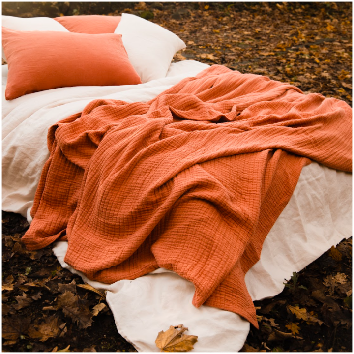 découvrez comment gérer efficacement une couverture sinistrée, de l’évaluation des dégâts à la réparation ou au remplacement, pour protéger durablement votre maison.