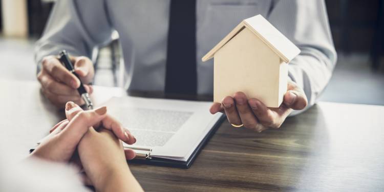 protégez votre maison contre les dégâts causés par les tempêtes avec notre assurance habitation fiable et adaptée à vos besoins.