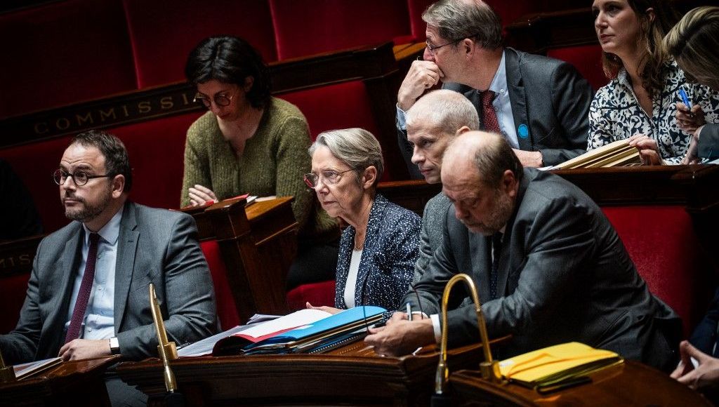 le sénat propose une hausse des assurances en réponse à la surprime liée aux émeutes, afin de mieux couvrir les risques et protéger les assurés.