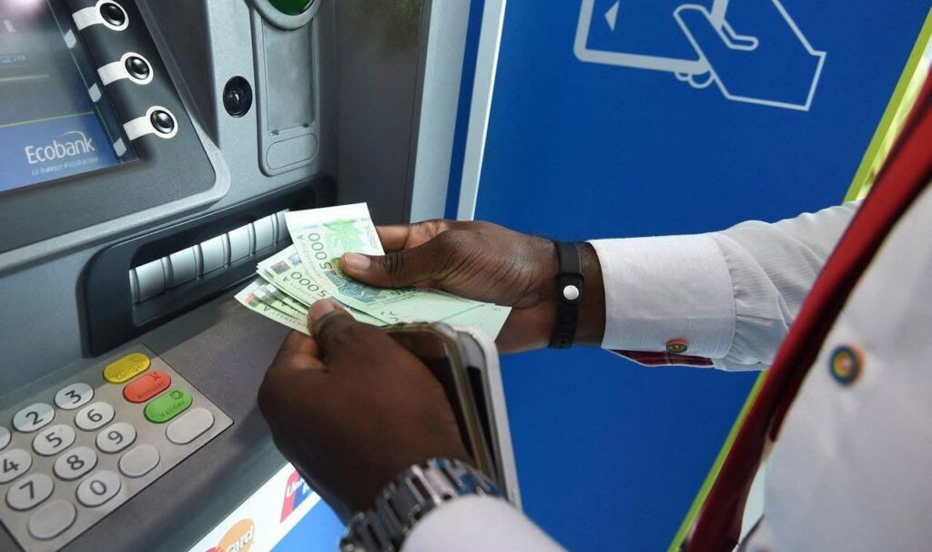 découvrez les 5 informations clés du 3 décembre sur les virements bancaires et l'assurance habitation pour mieux gérer vos finances et protéger votre logement.