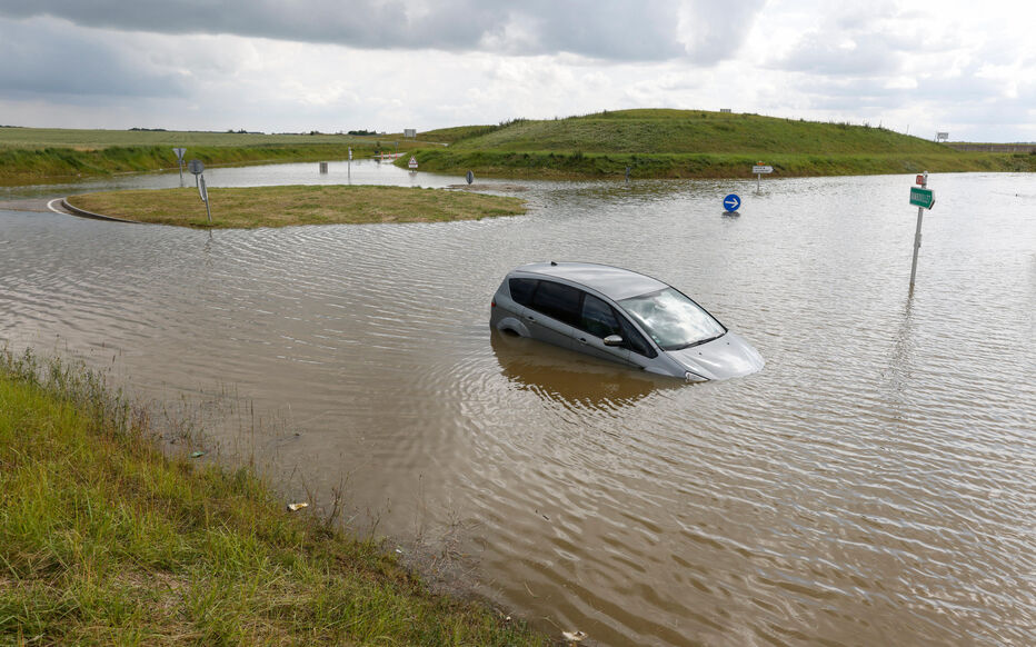 découvrez l'impact de la hausse des coûts liés aux sinistres climatiques et les enjeux économiques majeurs qu'elle engendre.
