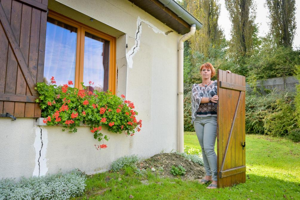 découvrez l'ampleur du phénomène des maisons fissurées dans le puy-de-dôme, avec 125 000 habitations identifiées à risque et les mesures de prévention à connaître.