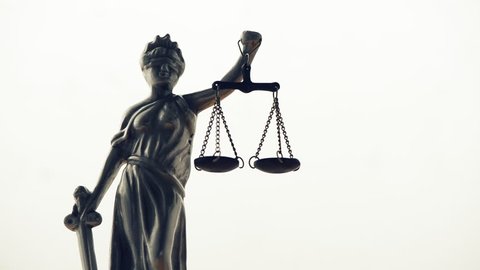 la justice protège les familles marseillaises contre les expulsions, assurant leur droit au logement et la stabilité dans leur foyer.
